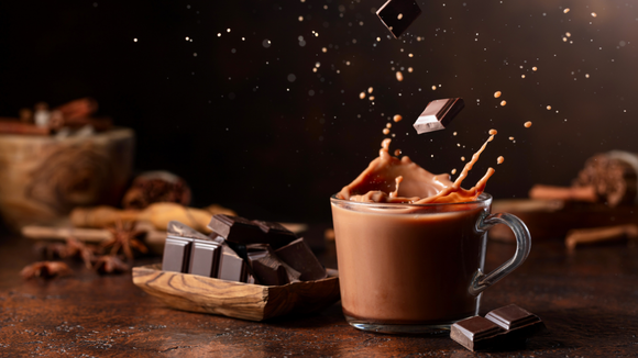 Saiba como preparar um delicioso chocolate quente cremoso para dias frios
