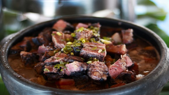 Nem só costelinha: o TudoGostoso revela as 3 melhores carnes para a feijoada, segundo açougueiros