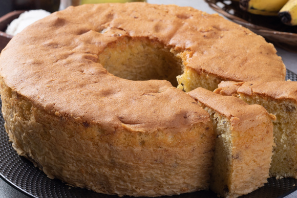 Bolo sem farinha branca e sem açúcar é o lanche perfeito para todas as tardes