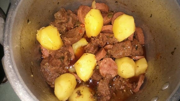 Acém na pressão com batatas (Créditos: TudoGostoso/Maura Brandao)