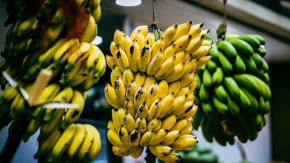 José Luis, vendedor de frutas: "Para evitar que as bananas escureçam rapidamente, não use a fruteira, mas sim um recipiente Tupperware na geladeira."