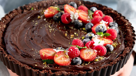 Receita de torta de brigadeiro rápida é perfeita para quem tem pressa de comer um docinho