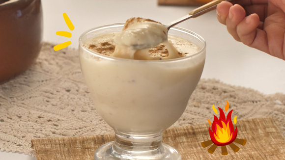 Meu coração chega a bater forte quando sinto aquele cheirinho de canjica... Vem se aquecer com essa receita que não pode faltar na Festa Junina