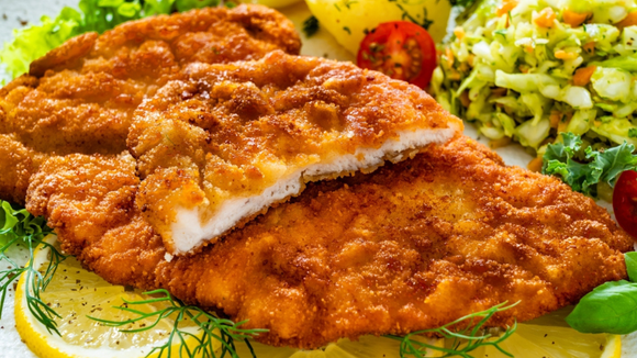 Adeus, farinha de trigo: o truque para um frango empanado mais crocante e dourado
