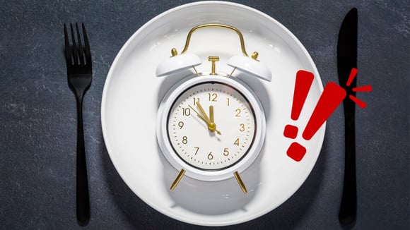 O melhor horário para jantar, segundo especialistas em longevidade, tem relação com a hora que você dorme