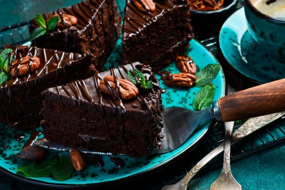 A menta traz um sabor único que incrementa a sobremesa de chocolate (Créditos: Shutterstock)
