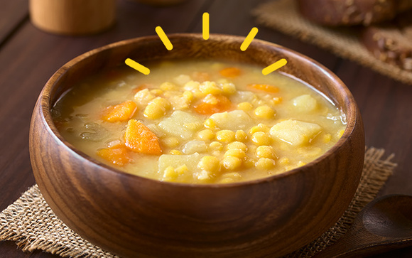Jantar cítrico, saboroso e suculento: ensopado de batata e ervilha com limão é um prato saudável, simples e muito diferente do que você costuma comer