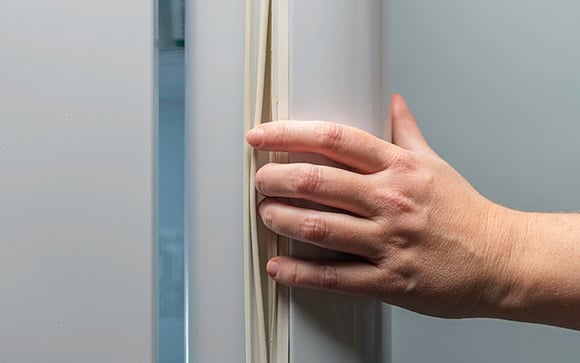 Como remover o mofo das borrachas de vedação da porta da geladeira para que fiquem com aparência de novas