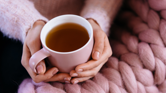Por que bebidas quentes espantam o frio? Entenda o que acontece no corpo