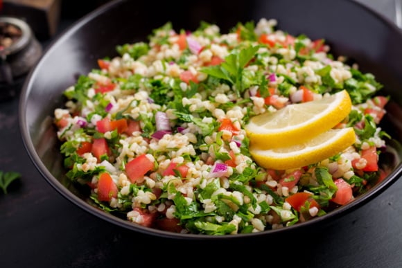 Essa salada árabe vai te encantar. (Créditos: Shutterstock)