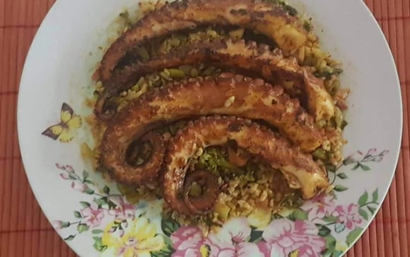 O polvo com arroz e brócolis é um prato diferente para inovar na Páscoa (Créditos: TudoGostoso/Bete Chen)