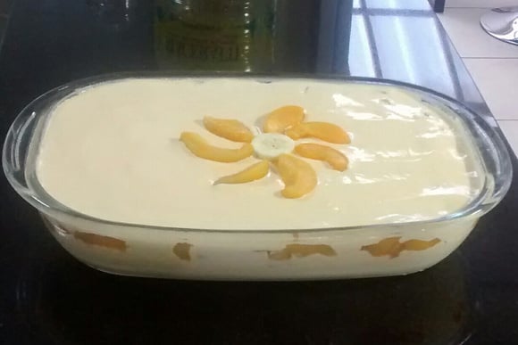 Essa sobremesa preguiçosa é preparada com leite condensado, creme de leite, iogurte natural, suco em pó e compotas (Créditos: Patricia Liz Maciel/TudoGostoso)