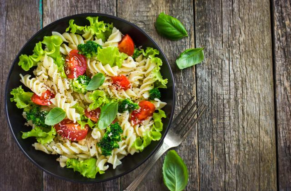 5 receitas com atum e utensílios para explorar o ingrediente na cozinha