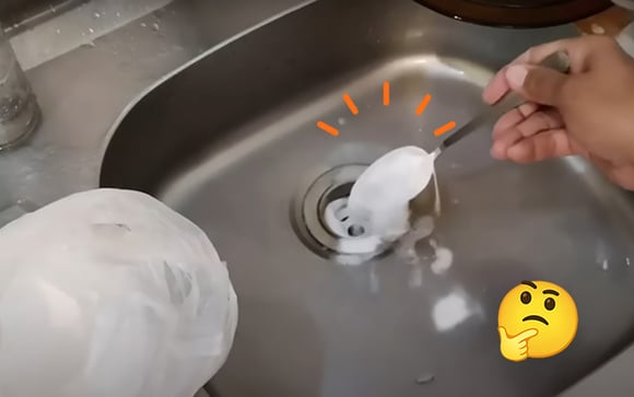 Nada de diabo verde: como desentupir a pia da cozinha de um jeito que "realmente resolve"