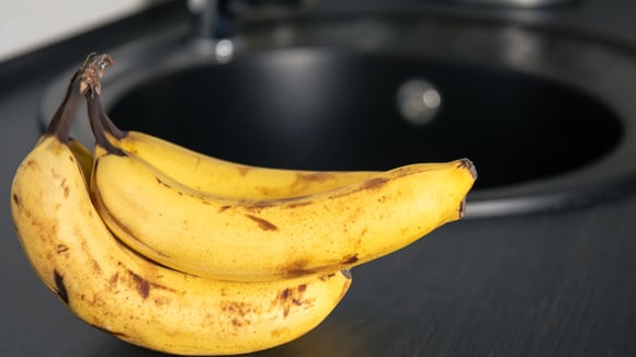Criar esse hábito vai ajudar a evitar as temidas moscas de fruta (Créditos: Shutterstock)