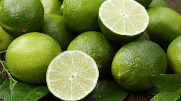 Você guardou limão errado a vida inteira: não é na geladeira e muito menos na fruteira; veja onde armazenar!