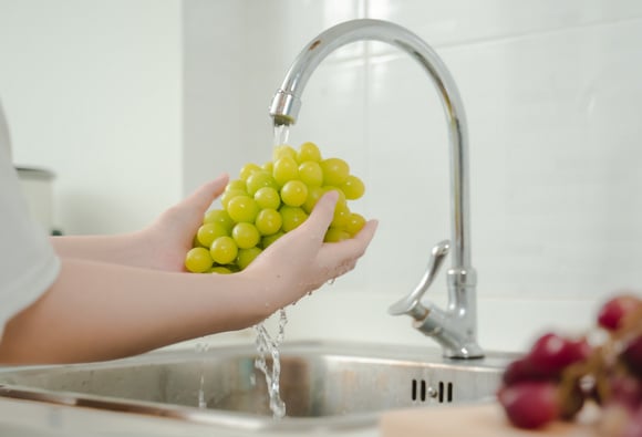 A maioria faz errado: veja como lavar frutas da forma certa