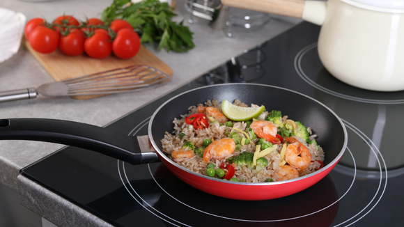 Qual é a diferença entre um cooktop de indução e a gás? Entenda as principais vantagens entre os modelos mais procurados para cozinha