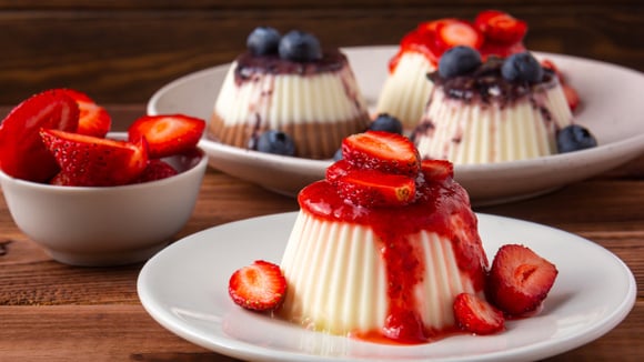 Como fazer panna cotta? Deliciosa sobremesa italiana é perfeita para as festas de fim de ano