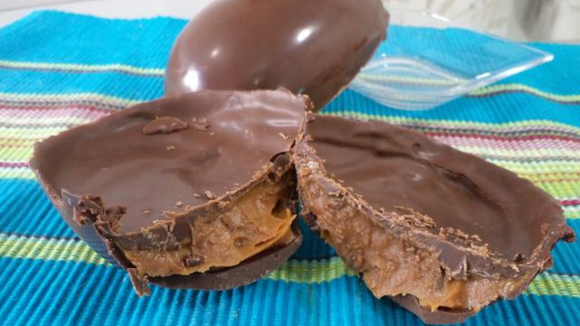 Ovo de Páscoa recheado de doce de leite. (créditos: TudoGostoso)