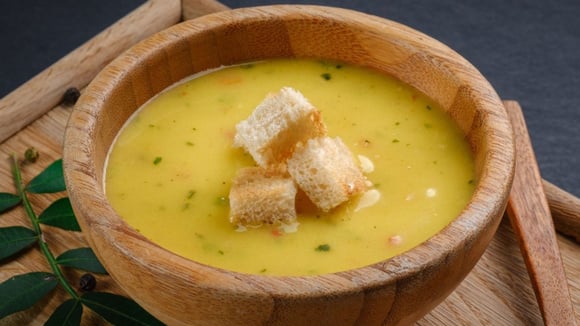 Você não vai querer saber de outra coisa depois que conhecer esse caldo de milho-verde com frango (Créditos: Shutterstock)