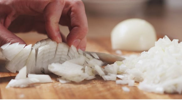 9 benefícios impressionantes da cebola para a saúde: o que acontece com o seu corpo se comer o vegetal diariamente
