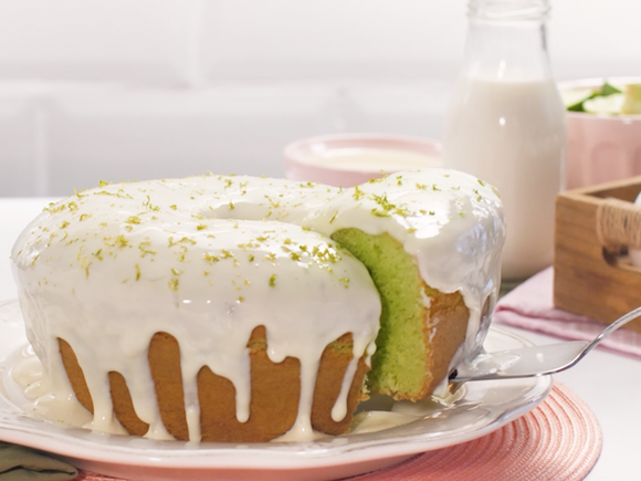 Bolo verde de limão: além de lindo, vai deixar a hora do lanche ainda mais gostosa!