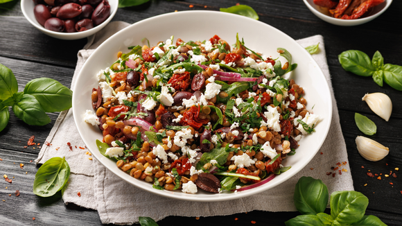 Salada da Sorte de lentilha para a ceia de ano-novo: receita refrescante é deliciosa e fácil de fazer