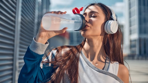 Você pode não conhecer todos os benefícios de beber mais água por dia; o que diz a ciência em novo estudo
