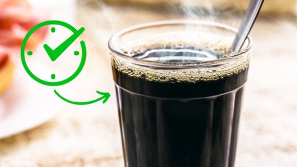 Essa é a melhor hora do dia para tomar café e obter o máximo de benefícios (não é logo que acorda!)