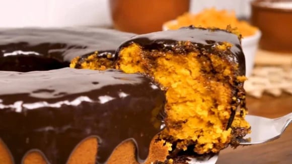 Fiz vários testes até descobrir o segredo do bolo de cenoura fofinho de liquidificador com o TudoGostoso