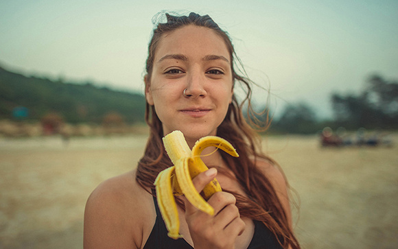 O melhor horário para comer banana para emagrecer, ter energia ou ajudar na digestão: especialista revela como aproveitar todos os benefícios
