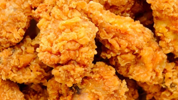 Frango frito estilo KFC: aprenda como fazer (Créditos: Canva)