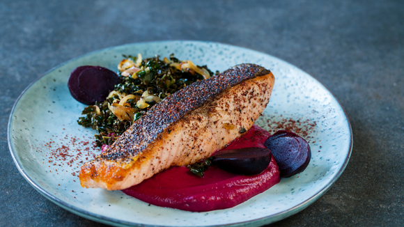 Salmão grelhado e temperado perfeito: eu testei muitas receitas de chef e aprendi o segredo para fazer esse peixe igual ao do restaurante chique