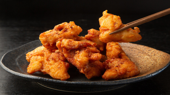 Se você gosta de frango crocante, precisa conhecer o karaage, a versão japonesa suculenta e deliciosa