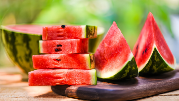 O que acontece com o seu corpo se você comer as sementes da melancia? A resposta vai te surpreender!