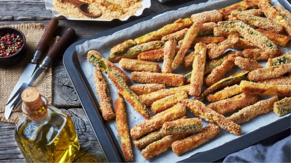 A melhor receita de abobrinha crocante: feita no forno em poucos minutos, você vai querer fazer essa delícia toda semana