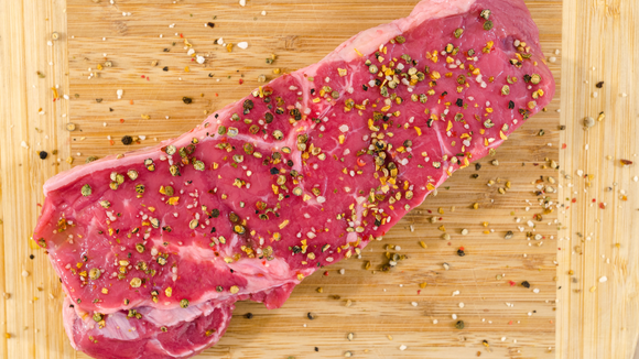 Essa carne é uma maravilha. (Créditos: Canva)