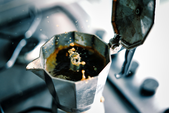 O melhor truque para fazer café na máquina de café italiana é... não fazer café na máquina de café italiana