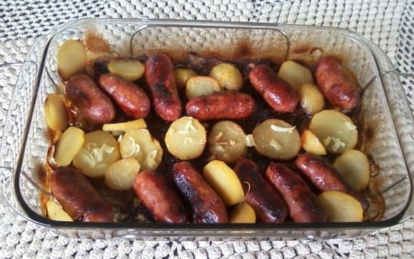 A linguiça assada pode ser um prato principal, um acompanhamento ou mesmo um petisco (Créditos: TudoGostoso/Aline Abreu)