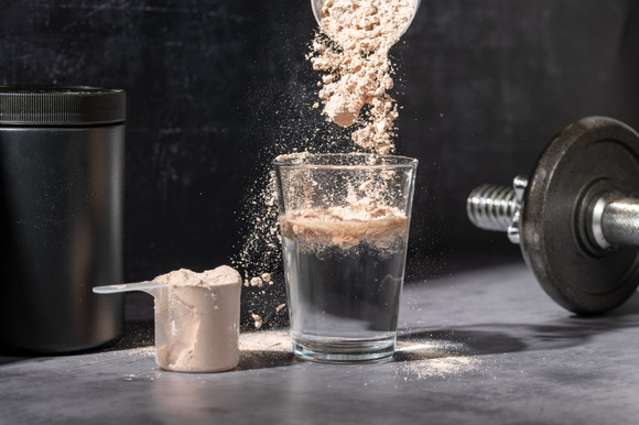 Whey protein não é bagunça: veja o que acontece quando você consome a proteína exagerdamente