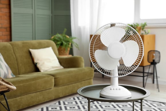 O ventilador mais vendido da Amazon entrou em promoção para refrescar seu verão