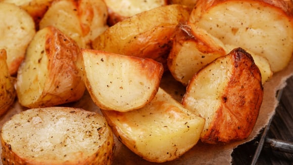 Adeus ao forno: como fazer batatas crocantes em menos de 20 minutos e sem óleo