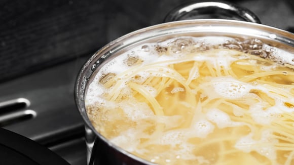 Os chefs italianos concordam: o segredo para o macarrão perfeito não está na água, mas neste ingrediente simples