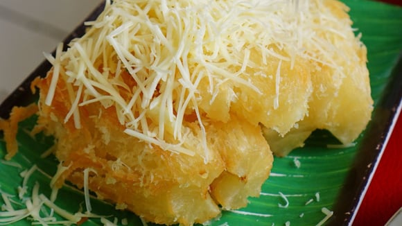 Mandioca com queijo derretido deliciosa (Créditos: Shutterstock)