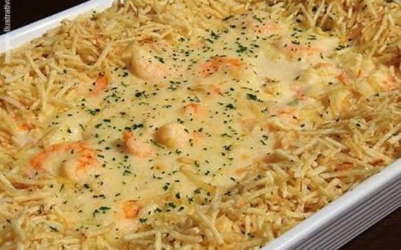 Se o que você procura mesmo é uma refeição de restaurante em casa mas que seja fácil e rápida de fazer, você precisa fazer o camarão internacional (Créditos: TudoGostoso/Gabriela Costa)
