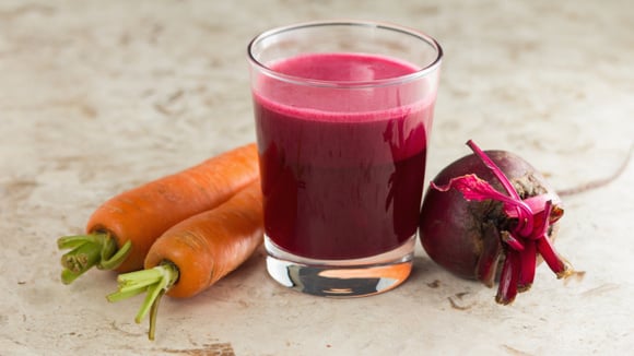 Suco de beterraba com cenoura: o que acontece com a cor do corpo se exagerar na bebida