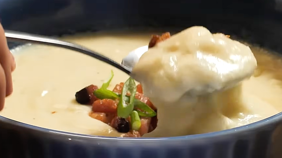 Uma sopa cremosa, encorpada e perfeita para aquecer os dias frios. (Foto: TudoGostoso)