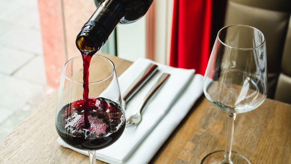 Vinho estraga? Tem prazo de validade? Entenda de uma vez por todas o que NÃO fazer e como consumir depois de aberto