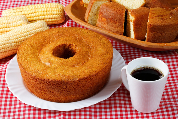 Estou contando as horas para comer esse bolo de milho de Festa Junina que minha mãe faz todo ano